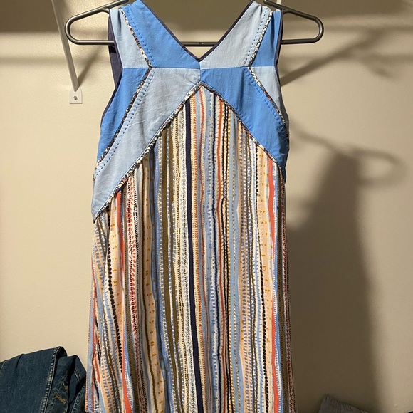 Barely worn Anthropologie Top!! Size medium - Picture 2 of 2